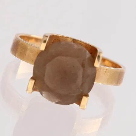 Kivisormus, kaiverrettu, koko 17½, 585br Paino: 4,2 g