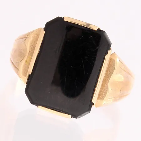 Kivikantasormus, kivessä pientä kulumaa, koko 20¼, 585br, Paino: 3,9 g