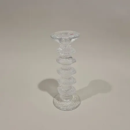 Kynttilänjalka Iittala, Festivo, design Timo Sarpaneva, korkeus 210mm Lähetetään postipakettina.