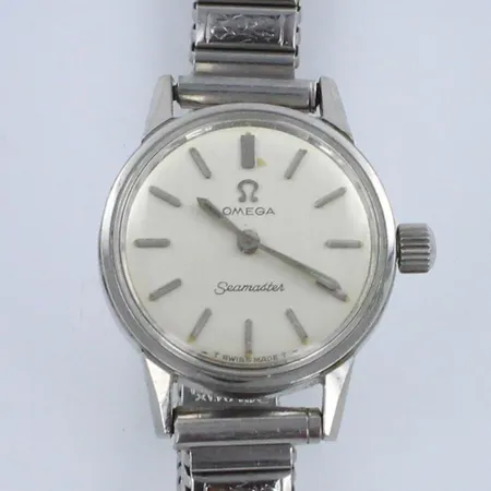 Naisten teräsrannekello omega seamaster, mekaaninen, rungon Ø22mm, rannekkeen pituus 140mm, käytön jälkiä