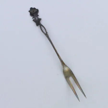 Leikkelehaarukka, ruusu, kaiverrettu, pituus 140mm, 813h,  Paino: 11 g
