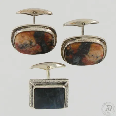 Viallisia kalvosinnappeja, 813-925br,  Paino: 22,4 g