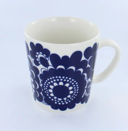 Muki Arabia, Esteri, design Esteri Tomulainen, vetoisuus 300ml Lähetetään postipakettina.