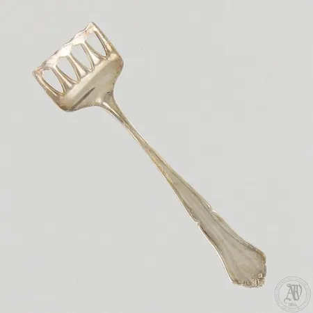Sillilusikka, pituus 110mm, Chippendale, kaivertamaton, 830,  Paino: 13,1 g