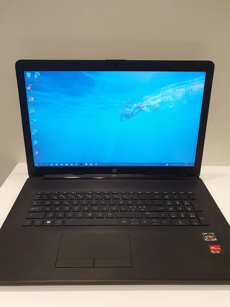 Kannettava tietokone HP Notebook 17-ca2006no, kuitti 12.08.2020,  	 Prosessori: Ryzen 3 3250U, Muisti: 8Gb DDR4,  Kovalevy: SSD 256Gb virtalähde 