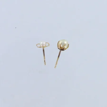 Kaksi helmikorvakorua ilman taustoja, korkeus 5-6mm, 585br,  Paino: 0,4 g