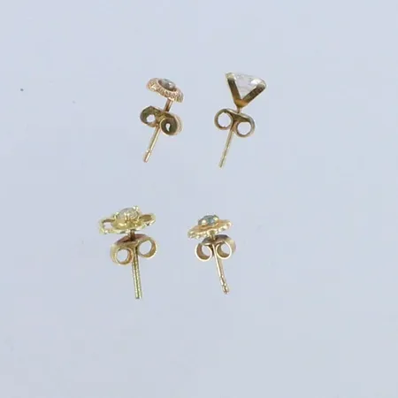 Neljä kivikorvakorua, korkeus 5-7mm, 585br,  Paino: 1,6 g