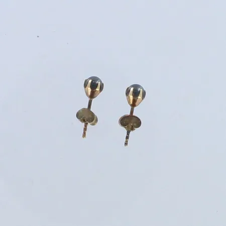 Helmikorvakorut, korkeus 5mm, likaiset, 585br,  Paino: 0,9 g