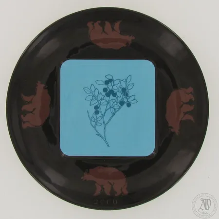 Seinälautanen Arabia, Flora ja Fauna 2006, Design Eeva Sivula ja Pekka Toivanen, Ø 22cm, alkuperäinen laatikko, Lähetetään postipakettina.