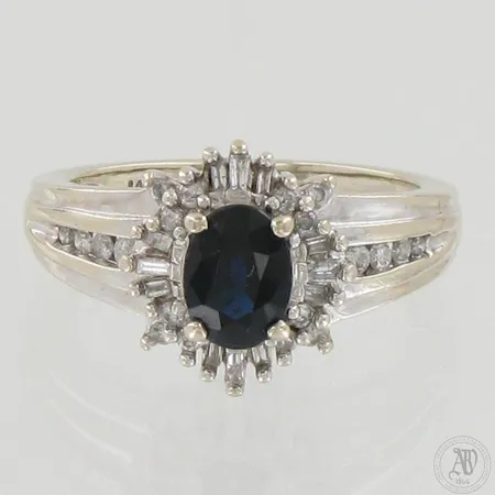 Sinisafiirisormus timanteilla 20xn.0.005ct Briljantti ja 12xn.0.005ct-0.01ct Baquette, koko 16, valkokulta 585br,  Paino: 4,3 g