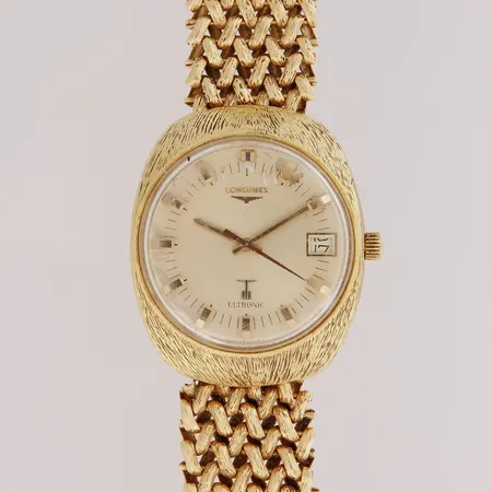 Viallinen kultarannekello, Longines Ultronic, taulussa hapettumaa ja lasissä käytönjälkiä, taulun Ø36mm, rannekkeen pituus 210mm(Ranneke ei alkuperäinen), 750br,