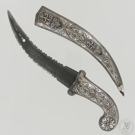 Puukko, käytön jälkiä, pituus 220mm, terästuppi.  Lähetetään postipakettina.