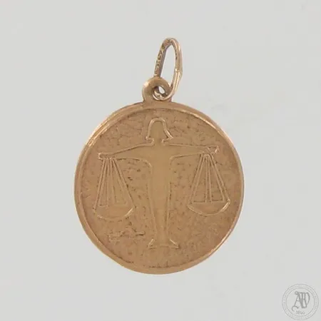Horoskooppiriipus, kaiverrettu, korkeus 25mm, Ø 15mm, 585,  Paino: 1 g