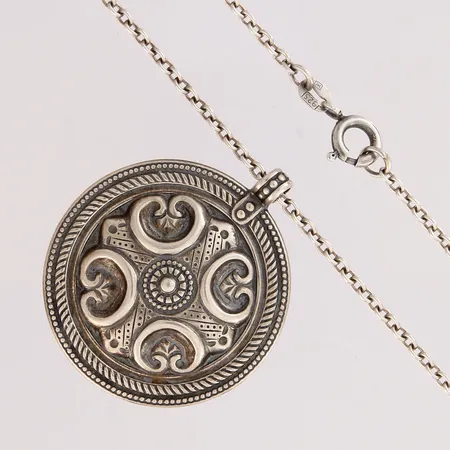 Kaulakoru, Kalevala Koru, Räisälän riipus, ketjun pituus 62,5cm, riipuksen korkeus 36mm, 925,  Paino: 12,3 g