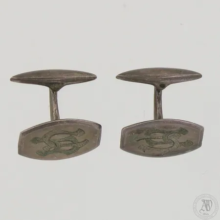 Kalvosinnapit, korkeus ja leveys 20mm ja 15mm, kaiverrettu, 813br,  Paino: 9 g
