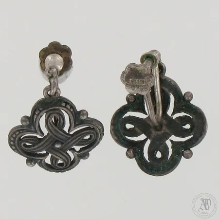 Korvakorut ruuvitaustoilla, korkeus ja leveys  22mm ja 17mm, 813,  Paino: 3 g