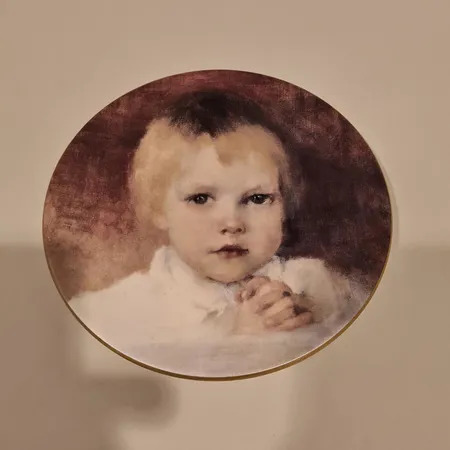 Seinälautanen, Arabia, Helen Schjerfbeck, Rukoileva tyttö Lähetetään postipakettina.
