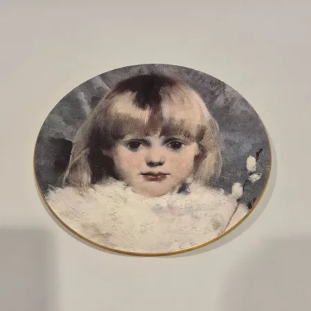 Seinälautanen, Arabia, Helen Schjerfbeck, Tyttö ja pajunkissat Lähetetään postipakettina.