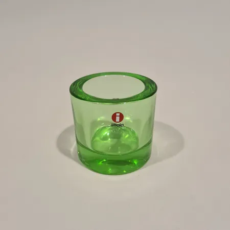 Tuikkulyhty Iittala, Kivi, korkeus 60mm, apple green Lähetetään postipakettina.