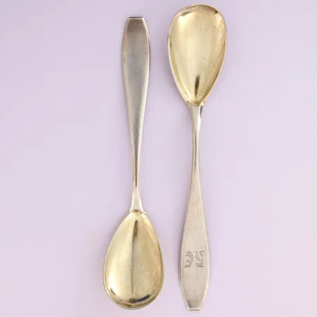 Kaksi ruokalusikkaa, kaiverrettu, pituus 180mm, 813, Paino: 65,3 g