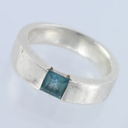 Kivisormus, koko 18, 925br,  Paino: 8 g
