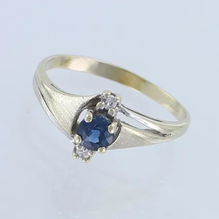 Kivisormus timanteilla 2xn.0.005ct, koko 16, 585 valkokulta,  Paino: 1,7 g