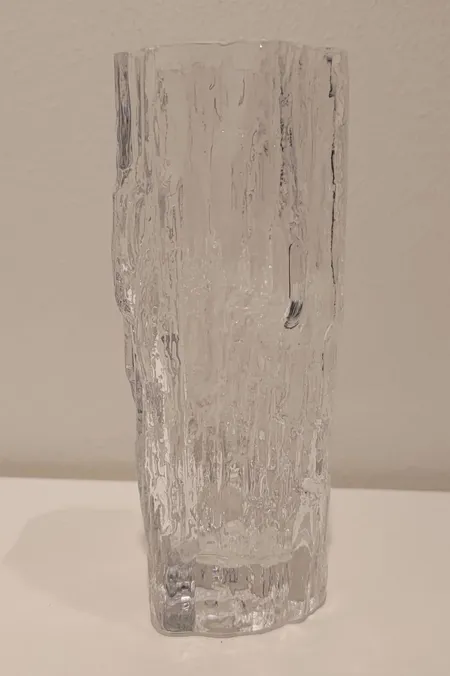 Lasimaljakko, signeeraus Tapio Wirkkala -3429, korkeus 175mm. Lähetetään postipakettina.