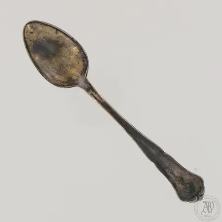 Yksi kahvilusikka, Chippendale, kaiverrettu ja käytön jälkiä, pituus 120mm, 813,  Paino: 12,4 g