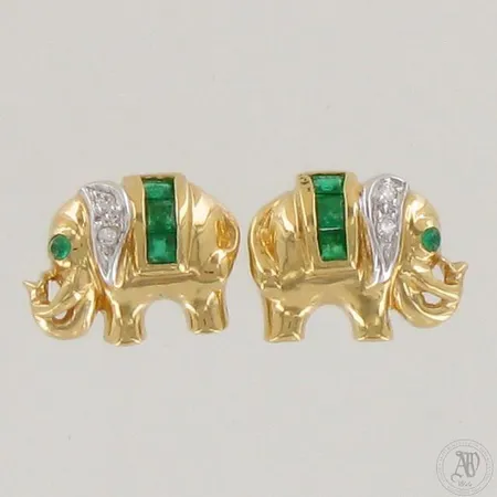 Kivikorvakorut timanteilla 4xn.0.005ct, korkeus ja leveys 9mm ja 11mm, 750br,  Paino: 4,1 g