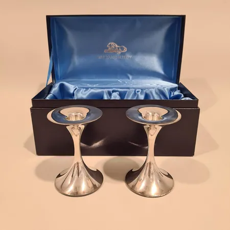 Trumpetti kynttilänjalat, korkeus 100mm, Design Tapio Wirkkala, Kultakeskus Oy, laatikossa, Paino: 325 g