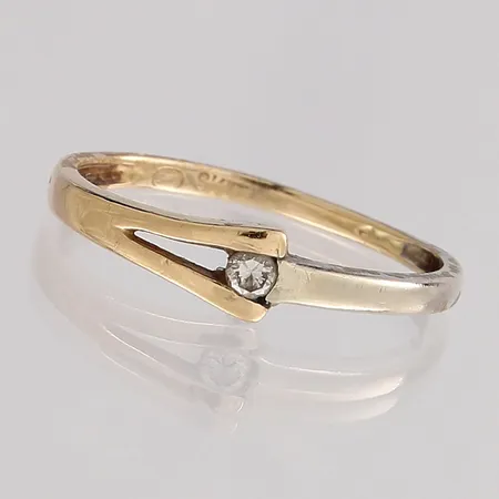 Timanttisormus 1xn.0.05ct, runko hieman soikea, 585 kelta- ja valkokulta, Paino: 1,2 g