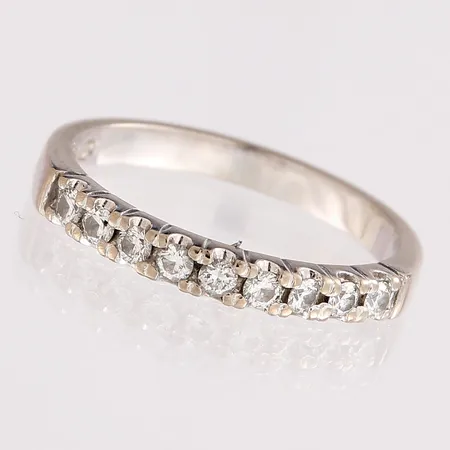 Timanttisormus 9xn.0.03ct, koko 17½, 585 valkokulta, Paino: 2,7 g
