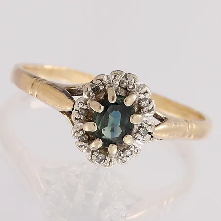 Kivisormus timanteilla 8xn.0.005ct, runko hieman vääntynyt, koko 18¼, 585br, Paino: 2,3 g