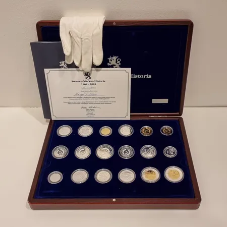 Rahareplikasarja Suomen Markan Historia 1864-2001, laatikko ja todistukset, 925, yhteispaino 267,9g