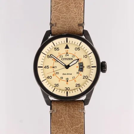 Teräsrannekello, Citizen Eco-Drive, ref.AW1365-19P, pieniä käytön jälkiä, taulun Ø 44mm, quartz:paristo loppumaisillaan, nahkaranneke Lähetetään postipakettina.