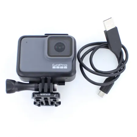 GoPro Hero 7 actionkamera, Silver, muistikortti -Bundle, ostokuitti 17.6.2020 Lähetetään postipakettina.