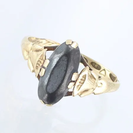 Kivisormus, kaiverrettu, koko 16¾, 585br,  Paino: 1,9 g