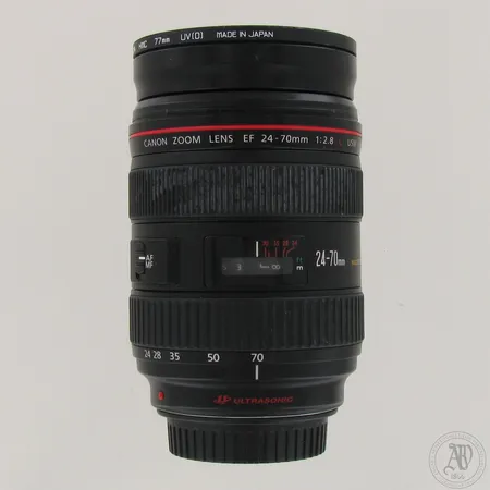 Objektiivi Canon EF 24-70mm 1:2.8 L USM, roska linssien välissä objektiivin sisällä, linssinsuojus puuttuu. OBJEKTIIVIN LIITÄNTÄ VIALLINEN.  Lähetetään postipakettina.Tekstiä muutettu 26.8.2021 