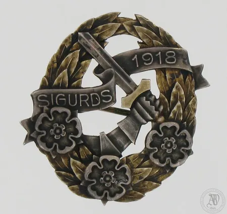 Kunniamerkki, Sigurdsin 1918 merkki, numeroitu 142. lukitusmekanismi rikki, 813, Paino: 16,6g