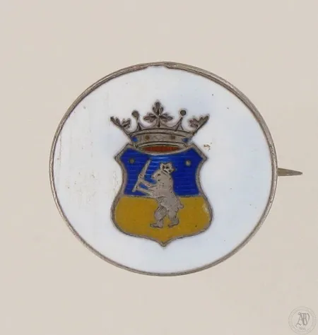 Satakunnan rintaman 1918 merkki, numeroitu 111, leimalla 826, kulumaa, Paino: 7,4g