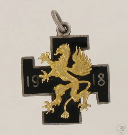 Kymintehtaan suojeluskunnan merkki 1918, nimetty Inez Polin, tekijäleima AT, 813, Paino: 6,8g