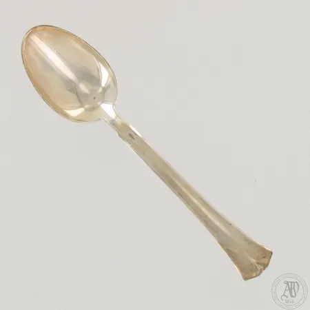 Jälkiruokalusikka, kaiverrettu ja käytön jälkiä, pituus 165mm, 813,  Paino: 33,7 g