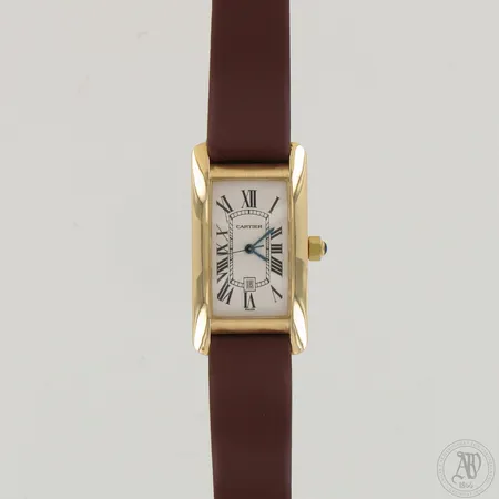 Kultarannekello Cartier Tank Americaine nahkarannekeella, automaatti, koko ja pituus 40X23mm ja 200mm, sarjanumero 2483267410CD, mallinumero W2603556, käyttöohjekirja, aitoustodistus Lindroos 16.2.2021 ja laatikko, 750br,  Paino: 54,2g