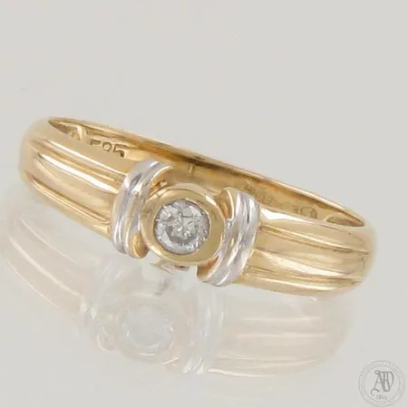 Timanttisormus 1xn.0.05ct, koko 17, runko hieman vääntynyt, 585,  Paino: 1,6 g