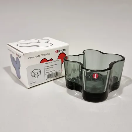 Aalto-kynttilälyhty Iittala, design Alvar Aalto, harmaa, korkeus 55mm, laatikko Lähetetään postipakettina.