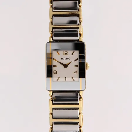 Keraaminen rannekello, Rado Diastar, ref. R20383232, sr. 10494086, quartz:paristo loppunut, mitat 18mm x 22mm, rannekeen pituus 180mm, takuukortti ja laatikko Lähetetään postipakettina.