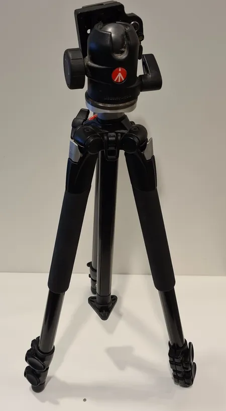 Kameran jalusta, Manfrotto 190xb Lähetetään postipakettina.