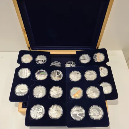 Suomalainen juhlarahasarja laatikossa, 36kpl, 925, Paino: 720 g
