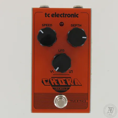 Efektipedaali TC Electronic Choka Tremolo, käytöstä aiheutunutta pientä kulumaa, piuha.  Lähetetään postipakettina.