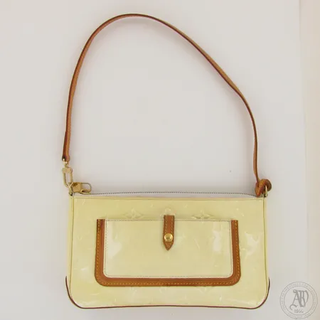 Käsilaukku Louis Vuitton Mallory Square Bag in Monogram, yellow vernis patent leather, Viva Vintage aitoustodistus.  Lähetetään postipakettina.